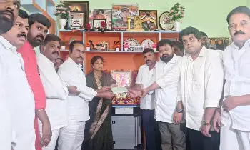 అగ్నివీర్ సైనికుడు మురళీ నాయక్ కుటుంబానికి ఆర్థిక సాయం అగ్నివీర్ సైనికుడు మురళీ నాయక్ కుటుంబానికి ఆర్థిక సాయం