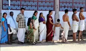 Traditional Attire: ఆలయాలకు సాంప్రదాయ దుస్తులు ఎందుకు ధరించాలి..? Traditional Attire: ఆలయాలకు సాంప్రదాయ దుస్తులు ఎందుకు ధరించాలి..?