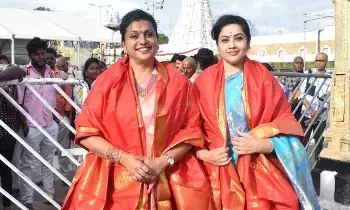 Tirumala: తిరుమల శ్రీవారి సేవలో వెటరన్ హీరోయిన్లు..