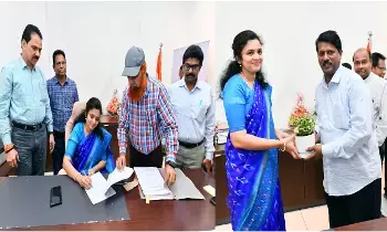 ఐఅండ్పీఆర్ స్పెషల్ కమిషనర్గా ప్రియాంక - పలువురి శుభాకాంక్షలు ఐఅండ్పీఆర్ స్పెషల్ కమిషనర్గా ప్రియాంక - పలువురి శుభాకాంక్షలు