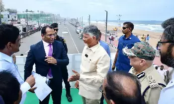 యోగా డే నిర్వహణపై విశాఖలో సమీక్ష చేసిన సీయం చంద్రబాబు యోగా డే నిర్వహణపై విశాఖలో సమీక్ష చేసిన సీయం చంద్రబాబు