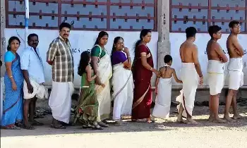 Traditional Attire: ఆలయాలకు సాంప్రదాయ దుస్తులు ఎందుకు ధరించాలి..?