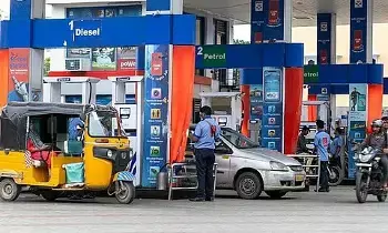 Pakistan Crisis : పీకల్లోతు కష్టాల్లో పాకిస్తాన్.. పెట్రోల్ రూ.258, డీజిల్ రూ.262 దాటేసింది!