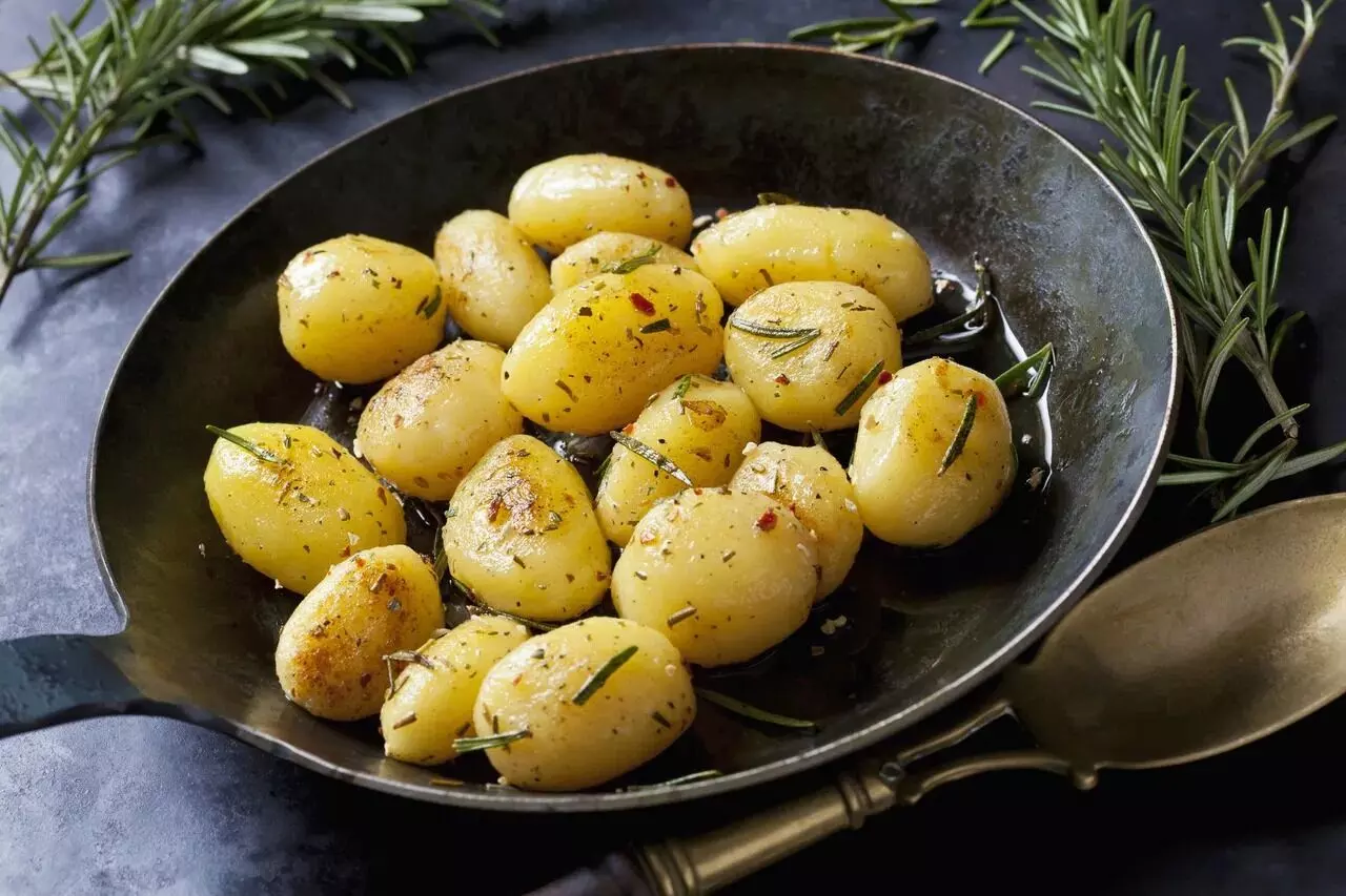 Diabetics Eat Potatoes: షుగర్ ఉన్నవారు బంగాళాదుంపలు తింటే ఏమవుతుంది..? Diabetics Eat Potatoes: షుగర్ ఉన్నవారు బంగాళాదుంపలు తింటే ఏమవుతుంది..?