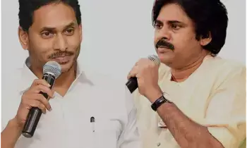 సినిమాల్లో డైలాగులు నిజ జీవితంలో వల్లెవేస్తారా? - పవన్ కల్యాణ్ ఫైర్ సినిమాల్లో డైలాగులు నిజ జీవితంలో వల్లెవేస్తారా? - పవన్ కల్యాణ్ ఫైర్