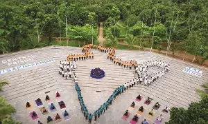 విశాఖ కేంద్రకారాగారంలో వినూత్న రీతిలో యోగా దినోత్సవం విశాఖ కేంద్రకారాగారంలో వినూత్న రీతిలో యోగా దినోత్సవం