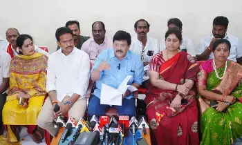 ఈనెల 26న అఖండగోదావరి ప్రాజెక్టుకు శంకుస్ధాపన ఈనెల 26న అఖండగోదావరి ప్రాజెక్టుకు శంకుస్ధాపన