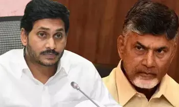 కార్యకర్తల ఇంటికి వెళ్లడం తప్పా చంద్రబాబుపై జగన్ ట్వీట్ కార్యకర్తల ఇంటికి వెళ్లడం తప్పా చంద్రబాబుపై జగన్ ట్వీట్