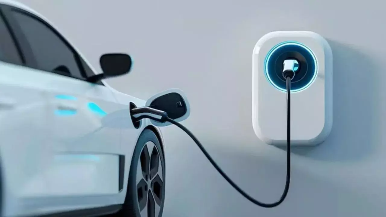 Electric Vehicles : ఈవీ సెక్టార్ కు బూస్ట్.. కొత్త ఆన్లైన్ పోర్టల్ లాంచ్ చేసిన కేంద్రం Electric Vehicles : ఈవీ సెక్టార్ కు బూస్ట్.. కొత్త ఆన్లైన్ పోర్టల్ లాంచ్ చేసిన కేంద్రం