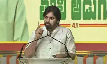 పిచ్చి వేషాలు వేసతే తొక్కి నారతీస్తాం – పవన్ కళ్యాణ్ పిచ్చి వేషాలు వేసతే తొక్కి నారతీస్తాం – పవన్ కళ్యాణ్