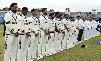 Black Armbands: చివరి రోజు ఆటగాళ్ళు చేతికి నల్ల బ్యాండ్లు ఎందుకు ధరించారు..? కారణమిదే.. Black Armbands: చివరి రోజు ఆటగాళ్ళు చేతికి నల్ల బ్యాండ్లు ఎందుకు ధరించారు..? కారణమిదే..
