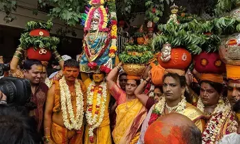 Bonalu Festival: చరిత్రలో నిలిచేలా బోనాల పండుగకు ఏర్పాట్లు చేయండి : మంత్రి పొన్నం Bonalu Festival: చరిత్రలో నిలిచేలా బోనాల పండుగకు ఏర్పాట్లు చేయండి : మంత్రి పొన్నం