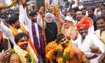 ఘనంగా ప్రారంభమైన బోనాలు ఘనంగా ప్రారంభమైన బోనాలు