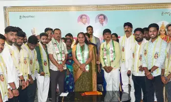 పసుపు బోర్డు ఎన్నిసార్లు ప్రారంభిస్తరు - ఎమ్మెల్సీ కవిత పసుపు బోర్డు ఎన్నిసార్లు ప్రారంభిస్తరు - ఎమ్మెల్సీ కవిత