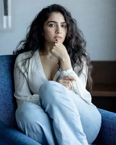 Rukmini Vasant: కోటిన్నర డిమాండ్ చేస్తున్న కన్నడ బ్యూటీ Rukmini Vasant: కోటిన్నర డిమాండ్ చేస్తున్న కన్నడ బ్యూటీ