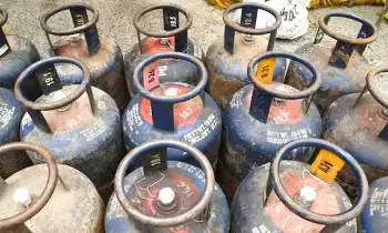 Cylinder Prices : సామాన్యుడికి ఊరట.. వరుసగా నాలుగో నెల తగ్గిన గ్యాస్ సిలిండర్ ధర Cylinder Prices : సామాన్యుడికి ఊరట.. వరుసగా నాలుగో నెల తగ్గిన గ్యాస్ సిలిండర్ ధర