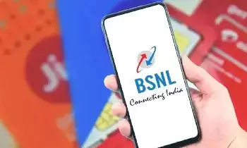 BSNL : బీఎస్ఎన్ఎల్కు భారీ షాక్.. 80 వేల సిమ్లకు గుడ్బై చెప్పిన పోలీసులు BSNL : బీఎస్ఎన్ఎల్కు భారీ షాక్.. 80 వేల సిమ్లకు గుడ్బై చెప్పిన పోలీసులు