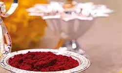 Vibhuti and Kumkum: విభూతి-కుంకుమ లేకుండా పూజలు చేయవచ్చా..? Vibhuti and Kumkum: విభూతి-కుంకుమ లేకుండా పూజలు చేయవచ్చా..?