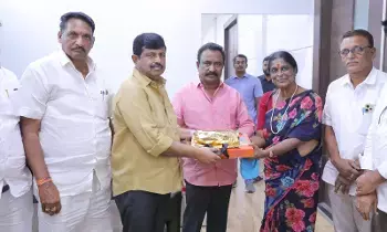 సినీ నటి పాకీజాకు పవన్ కళ్యాణ్ ఆపన్న హస్తం సినీ నటి పాకీజాకు పవన్ కళ్యాణ్ ఆపన్న హస్తం