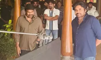 Chiranjeevi: పవన్ కు సర్ ఫ్రైజ్ ఇచ్చిన చిరు Chiranjeevi: పవన్ కు సర్ ఫ్రైజ్ ఇచ్చిన చిరు