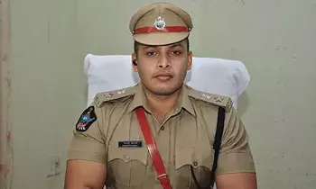 ఐపీఎస్ అధికారి సిద్దార్ధకౌశల్ సంచలన నిర్ణయం ఐపీఎస్ అధికారి సిద్దార్ధకౌశల్ సంచలన నిర్ణయం