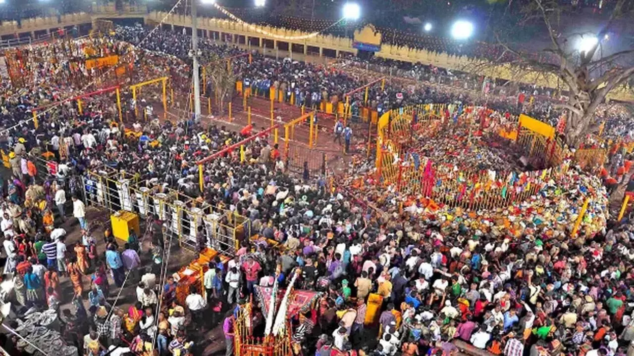 Medaram Jaatara: ఆసియాలోనే అతిపెద్ద గిరిజన జాతర ఎప్పుడంటే.? Medaram Jaatara: ఆసియాలోనే అతిపెద్ద గిరిజన జాతర ఎప్పుడంటే.?