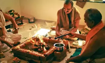 Guru Dakshnia : దక్షిణ ఇవ్వకపోతే ఏమవుతుంది..? గురువులు ఏమంటున్నారు..? Guru Dakshnia : దక్షిణ ఇవ్వకపోతే ఏమవుతుంది..? గురువులు ఏమంటున్నారు..?