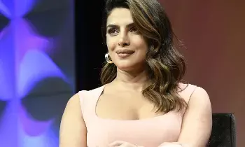 Priyanka Chopra: హిందీ సినిమాలు మిస్సవుతున్నా : ప్రియాంక చోప్రా Priyanka Chopra: హిందీ సినిమాలు మిస్సవుతున్నా : ప్రియాంక చోప్రా