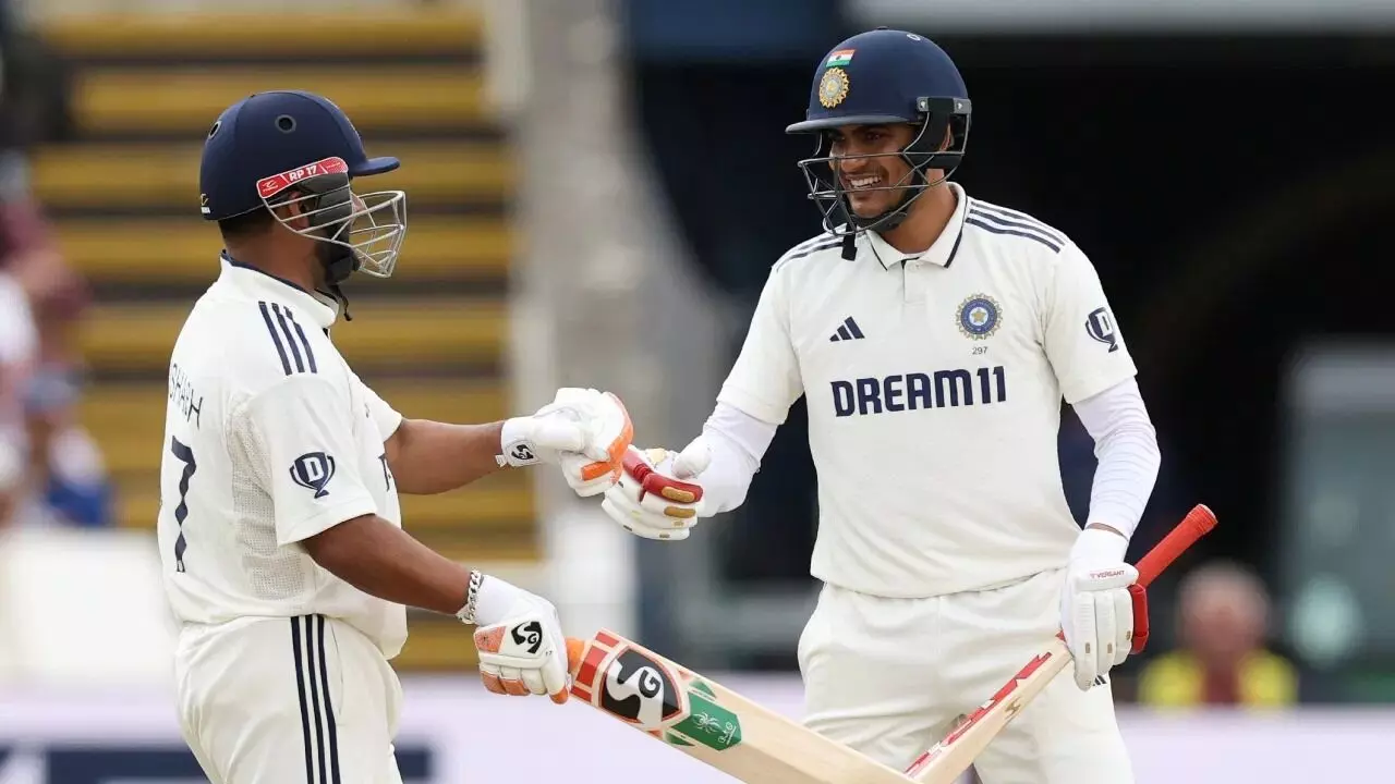 Cricket: రెండో ఇన్నింగ్స్లోనూ మెరిసిన గిల్.. భారత్ భారీ స్కోర్.. Cricket: రెండో ఇన్నింగ్స్లోనూ మెరిసిన గిల్.. భారత్ భారీ స్కోర్..