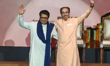 Maharastra Politics : పదేళ్ళ తరువాత ఒక్కటైన ఉద్ధవ్, రాజ్ థాకరేలు Maharastra Politics : పదేళ్ళ తరువాత ఒక్కటైన ఉద్ధవ్, రాజ్ థాకరేలు