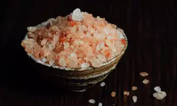Rock Salt: నార్మల్ సాల్ట్ కంటే రాక్ సాల్ట్ ఆరోగ్యానికి మంచిది.. ఎందుకో తెలుసా? Rock Salt: నార్మల్ సాల్ట్ కంటే రాక్ సాల్ట్ ఆరోగ్యానికి మంచిది.. ఎందుకో తెలుసా?