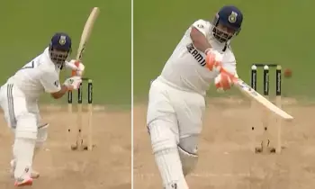 Rishabh Pant: మళ్లీ అదే తప్పు చేసిన పంత్.. 10 మీటర్ల దూరంలో బ్యాట్.. Rishabh Pant: మళ్లీ అదే తప్పు చేసిన పంత్.. 10 మీటర్ల దూరంలో బ్యాట్..