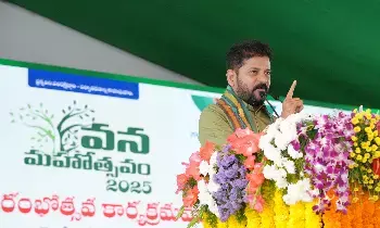 VANA MAHOTSAVAM : ప్రకృతిని మనం కాపాడితే మనలని ప్రకృతి కాపాడుతుంది VANA MAHOTSAVAM : ప్రకృతిని మనం కాపాడితే మనలని ప్రకృతి కాపాడుతుంది