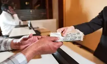 Savings Account : సేవింగ్స్ అకౌంట్లో ఎక్కువ డబ్బు పెట్టకండి.. తెలియకుండానే నష్టం జరుగుతోంది! Savings Account : సేవింగ్స్ అకౌంట్లో ఎక్కువ డబ్బు పెట్టకండి.. తెలియకుండానే నష్టం జరుగుతోంది!
