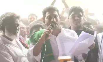 YS JAGAN: రైతుల నుంచి మామిడి దిగుబడి ప్రభుత్వమే కొనాలి YS JAGAN: రైతుల నుంచి మామిడి దిగుబడి ప్రభుత్వమే కొనాలి