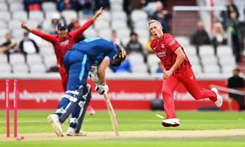 Cricket Sensation:  క్రికెట్‌లో సంచలనం.. 6 బాల్స్‌లో 6 వికెట్లు..