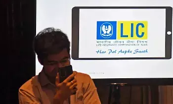 LIC : సాలరీ తీసుకునే వారికి బెస్ట్ ఎల్ఐసీ ప్లాన్లు ఇవే.. సేఫ్టీకి సేఫ్టీ, డబ్బులు ఆదా LIC : సాలరీ తీసుకునే వారికి బెస్ట్ ఎల్ఐసీ ప్లాన్లు ఇవే.. సేఫ్టీకి సేఫ్టీ, డబ్బులు ఆదా
