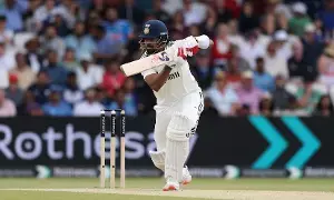 KL Rahul’s Century: కేఎల్ రాహుల్ సెంచరీ.. . ఇంగ్లాండ్ గడ్డపై రికార్డులు బద్దలు! KL Rahul’s Century: కేఎల్ రాహుల్ సెంచరీ.. . ఇంగ్లాండ్ గడ్డపై రికార్డులు బద్దలు!