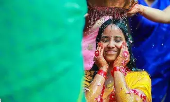Abhyanga Snanam: అభ్యంగన స్నానం మంచిదేనా? ప్రయోజనాలు ఏంటీ? Abhyanga Snanam: అభ్యంగన స్నానం మంచిదేనా? ప్రయోజనాలు ఏంటీ?