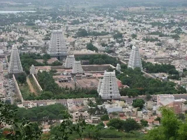Arunachalam Temple: అరుణాచలం ఆలయం గురించి ఈ విషయాలు తెలుసా? Arunachalam Temple: అరుణాచలం ఆలయం గురించి ఈ విషయాలు తెలుసా?