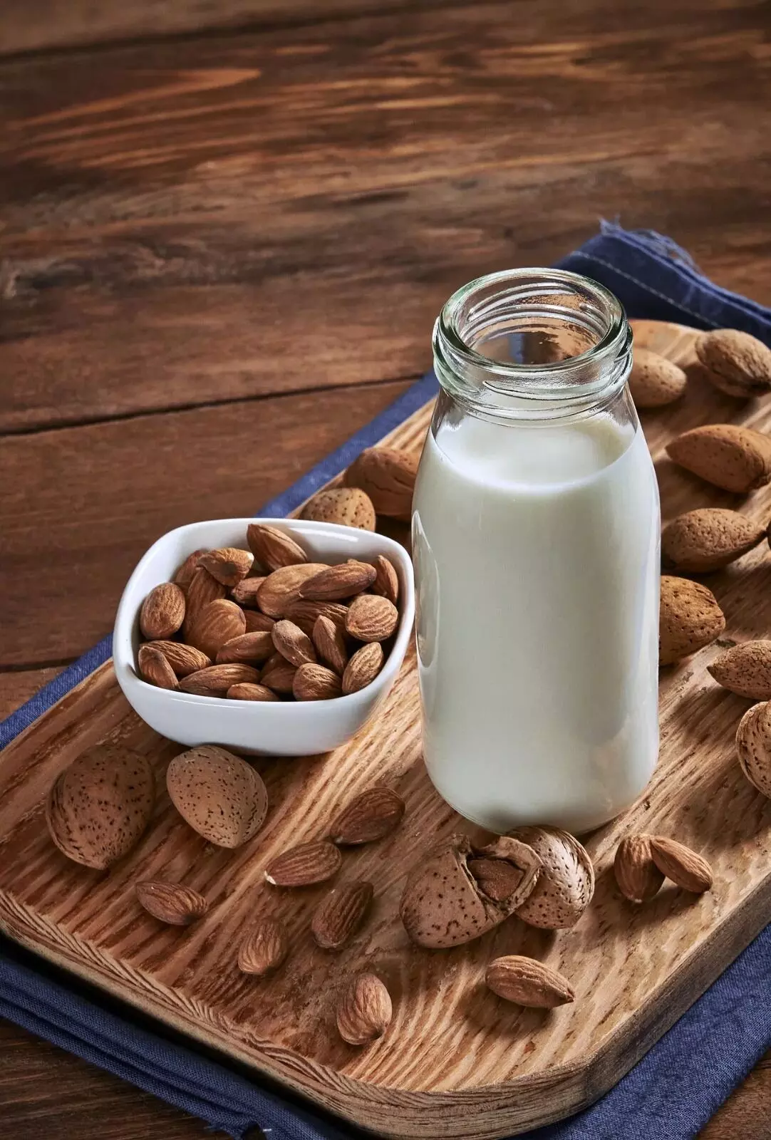 Drinking Milk Before Bed: పడుకునే ముందు పాలు తాగడం మంచిదేనా..? ఇవి తప్పక తెలుసుకోండి Drinking Milk Before Bed: పడుకునే ముందు పాలు తాగడం మంచిదేనా..? ఇవి తప్పక తెలుసుకోండి