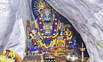 Komuravelli Mallanna: కోరమీసాల మల్లన్న... కోరికలు తీర్చే కొమరవెల్లి మల్లన్న Komuravelli Mallanna: కోరమీసాల మల్లన్న... కోరికలు తీర్చే కొమరవెల్లి మల్లన్న