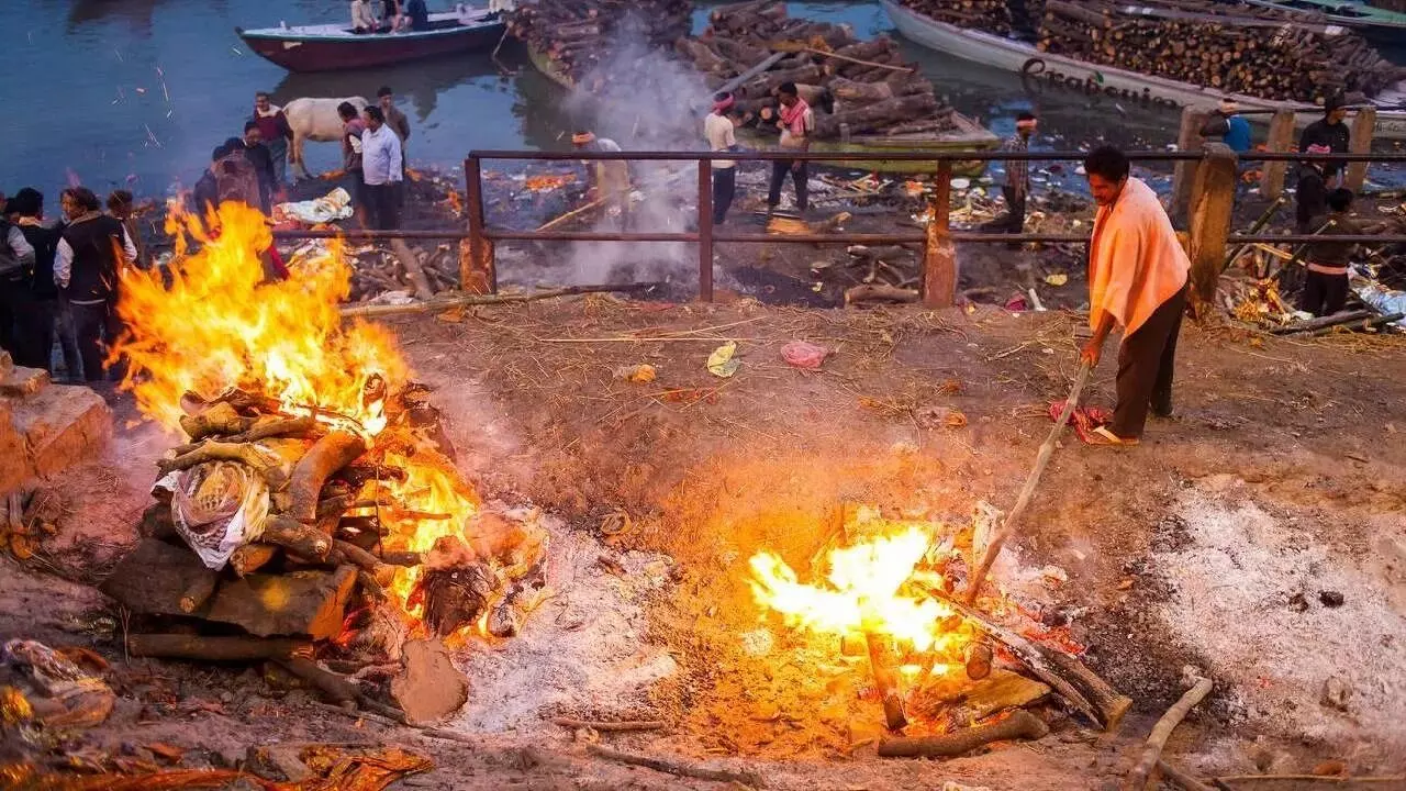 Kashi: కాశీలో ఈ నలుగురి మృతదేహాలను ఎట్టి పరిస్థితుల్లోనూ దహనం చేయరు.. ఎందుకంటే..? Kashi: కాశీలో ఈ నలుగురి మృతదేహాలను ఎట్టి పరిస్థితుల్లోనూ దహనం చేయరు.. ఎందుకంటే..?