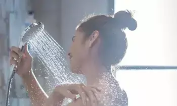Bathing with Hot Water: వేడి నీళ్లతో స్నానం చేయడం మంచిదేనా? Bathing with Hot Water: వేడి నీళ్లతో స్నానం చేయడం మంచిదేనా?