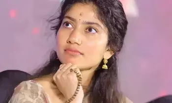Sai Pallavi’s Thoughtful Philosophy: ఏదీ శాశ్వతం కాదు : సాయి పల్లవి పిలాసఫీ ఇదే Sai Pallavi’s Thoughtful Philosophy: ఏదీ శాశ్వతం కాదు : సాయి పల్లవి పిలాసఫీ ఇదే
