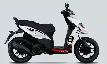 Aprilia : హీరో జూమ్ 125కి గట్టి పోటీ.. స్పోర్టీ లుక్లో తిరిగొచ్చిన ఏప్రిలియా ఎస్ఆర్ 125 Aprilia : హీరో జూమ్ 125కి గట్టి పోటీ.. స్పోర్టీ లుక్లో తిరిగొచ్చిన ఏప్రిలియా ఎస్ఆర్ 125