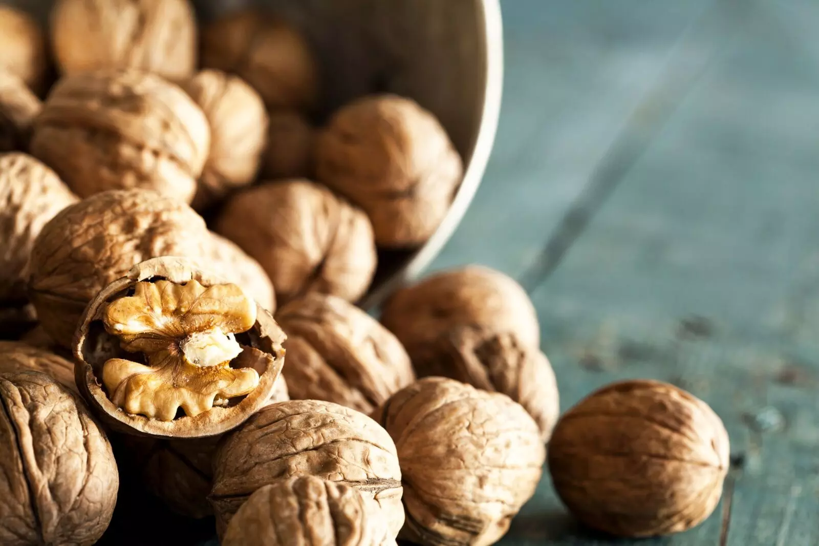 Walnuts: గుండెకు మేలు చేసే వాల్నట్స్.. ఆరోగ్య ప్రయోజనాలు ఇవే! Walnuts: గుండెకు మేలు చేసే వాల్నట్స్.. ఆరోగ్య ప్రయోజనాలు ఇవే!