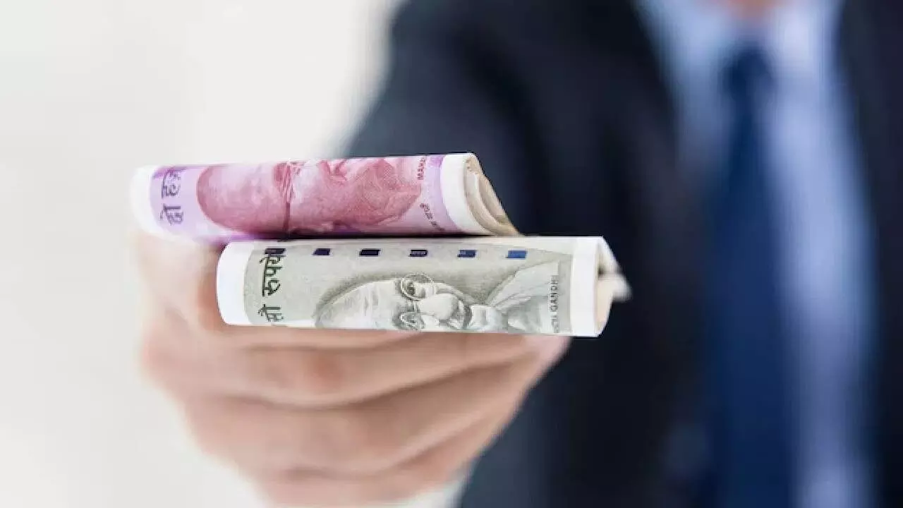 Avoid Lending or Borrowing Money: ఏ రోజున డబ్బు అప్పుగా ఇవ్వకూడదు? ఎప్పుడు రుణం తీసుకోకూడదు?