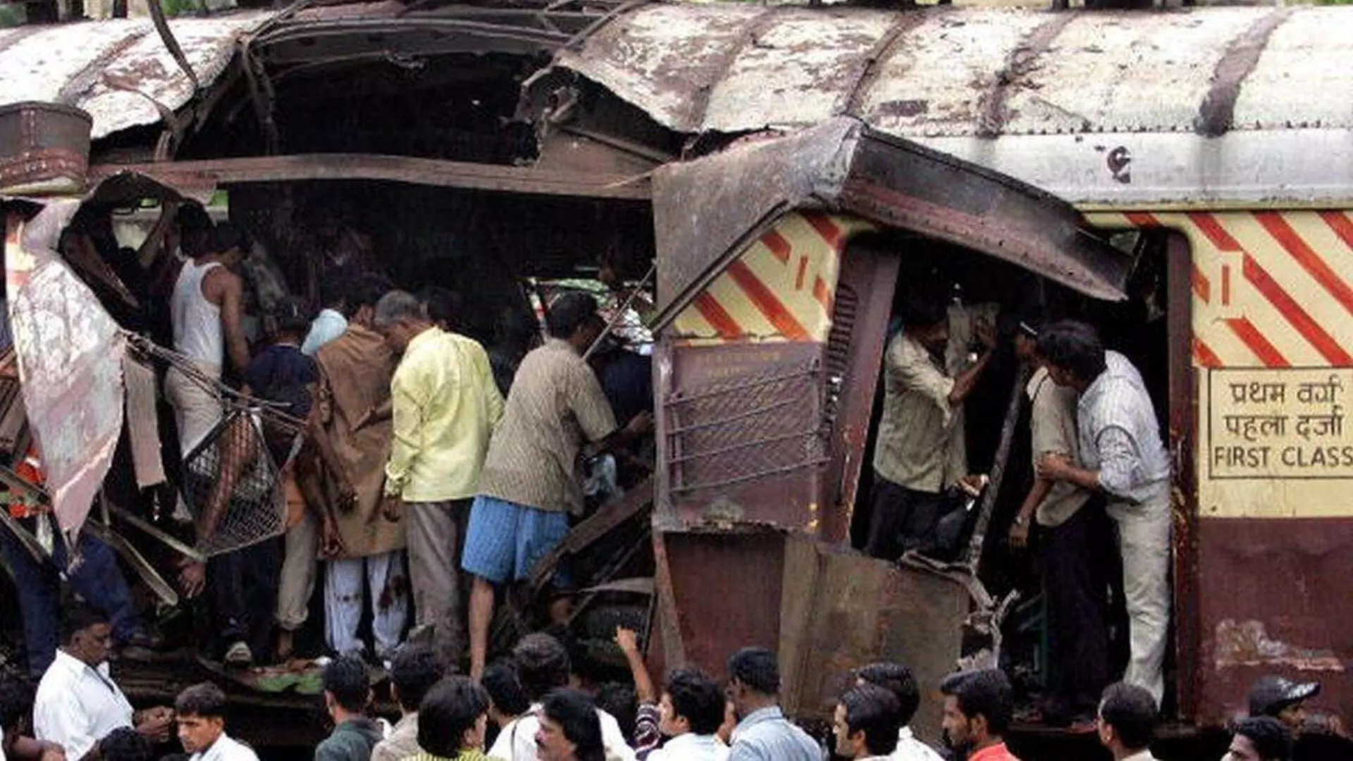 Mumbai bomb blasts : ముంబయ్ బాంబు పేలుళ్ళ కేసులో హైకోర్టు సంచలన తీర్పు Mumbai bomb blasts : ముంబయ్ బాంబు పేలుళ్ళ కేసులో హైకోర్టు సంచలన తీర్పు
