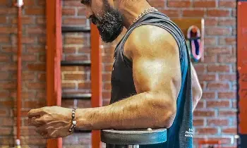 Ram Charans New Look: సోషల్ మీడియాను షేక్ చేస్తోన్న రామ్ చరణ్ న్యూ లుక్ Ram Charans New Look: సోషల్ మీడియాను షేక్ చేస్తోన్న రామ్ చరణ్ న్యూ లుక్